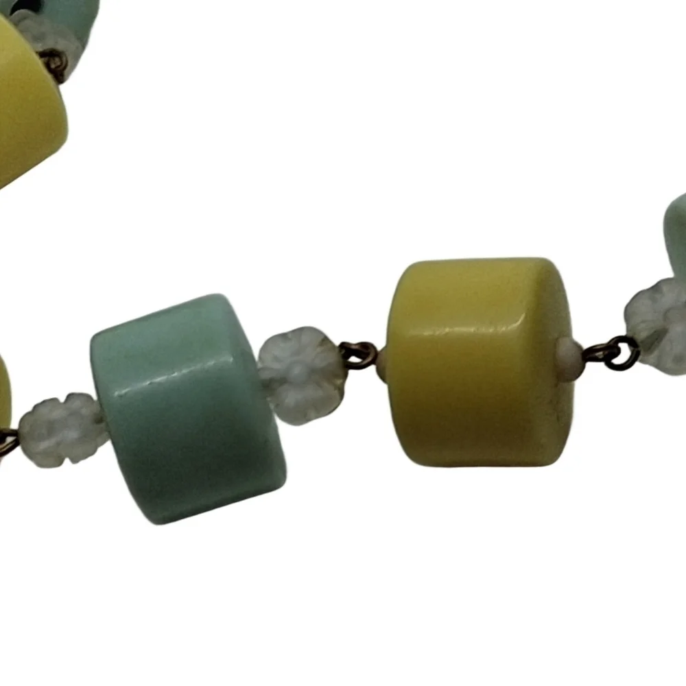 VINTAGE 50s Chunky Pastel Bead Necklace Flower Spacers Choker